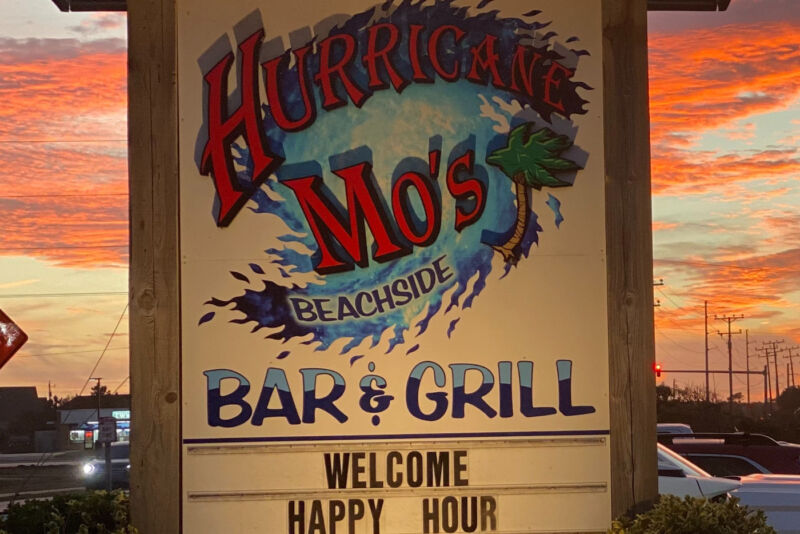 Hurricane Mo's Beachside Bar & Grill